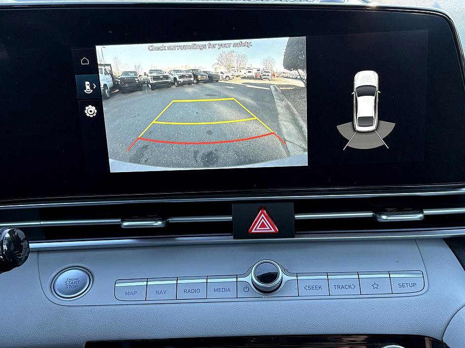 Used 2023 Hyundai Elantra Limited image 25