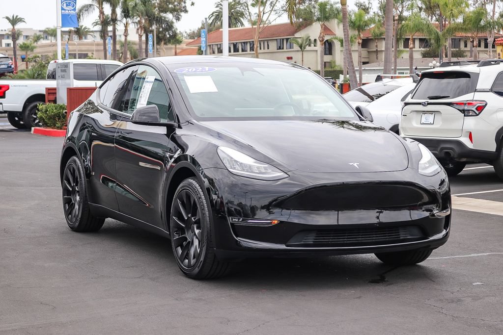 Used 2023 Tesla Model Y AWD image 3