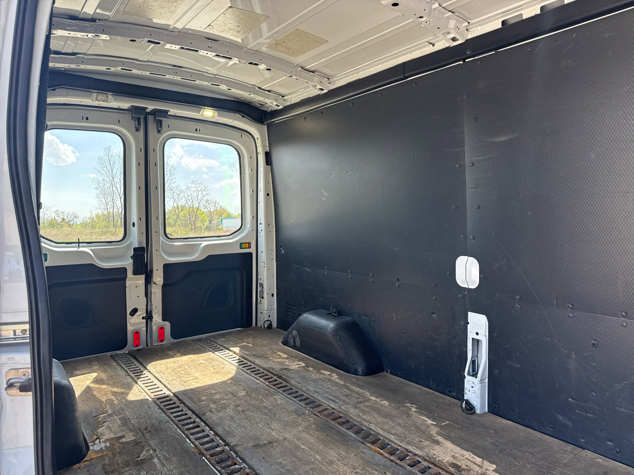 Used 2018 Ford Transit 250 148 Medium Roof w/ Interior Upgrade Package image 31