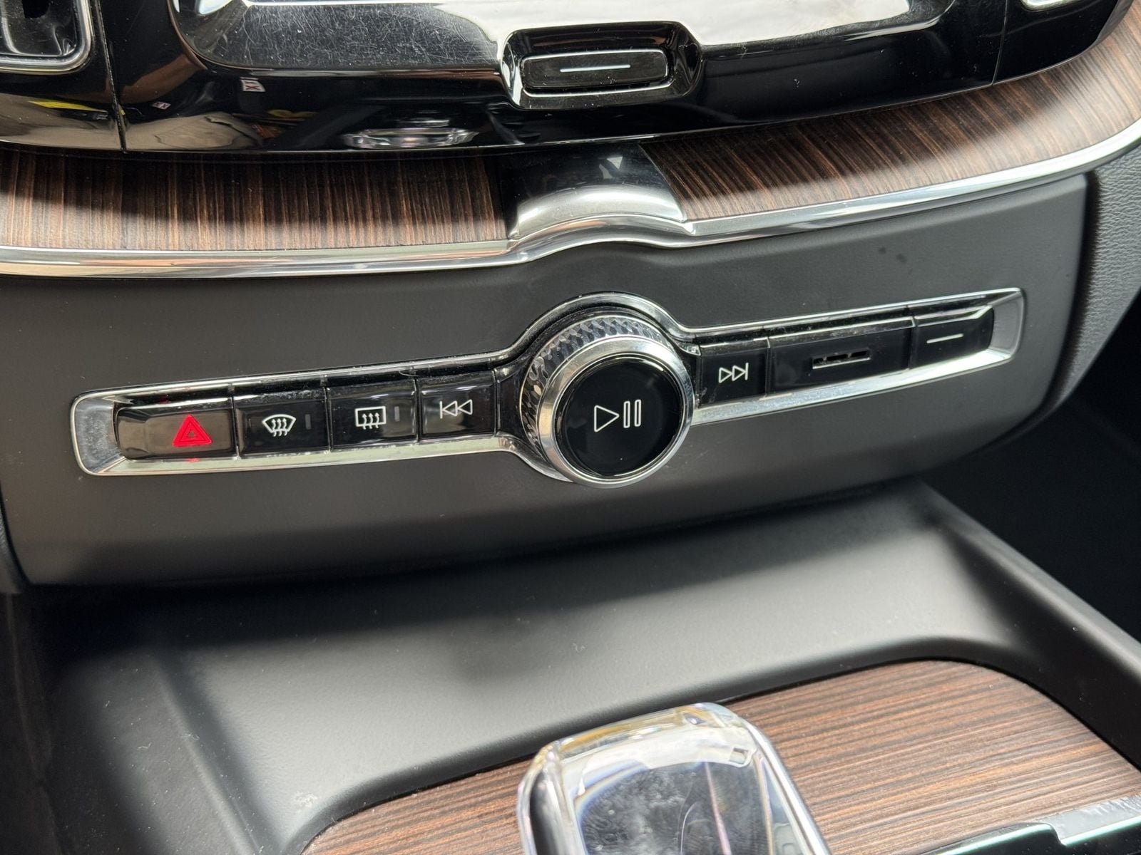 Certified 2023 Volvo XC60 B5 Ultimate w/ Protection Package Premier FWD image 21