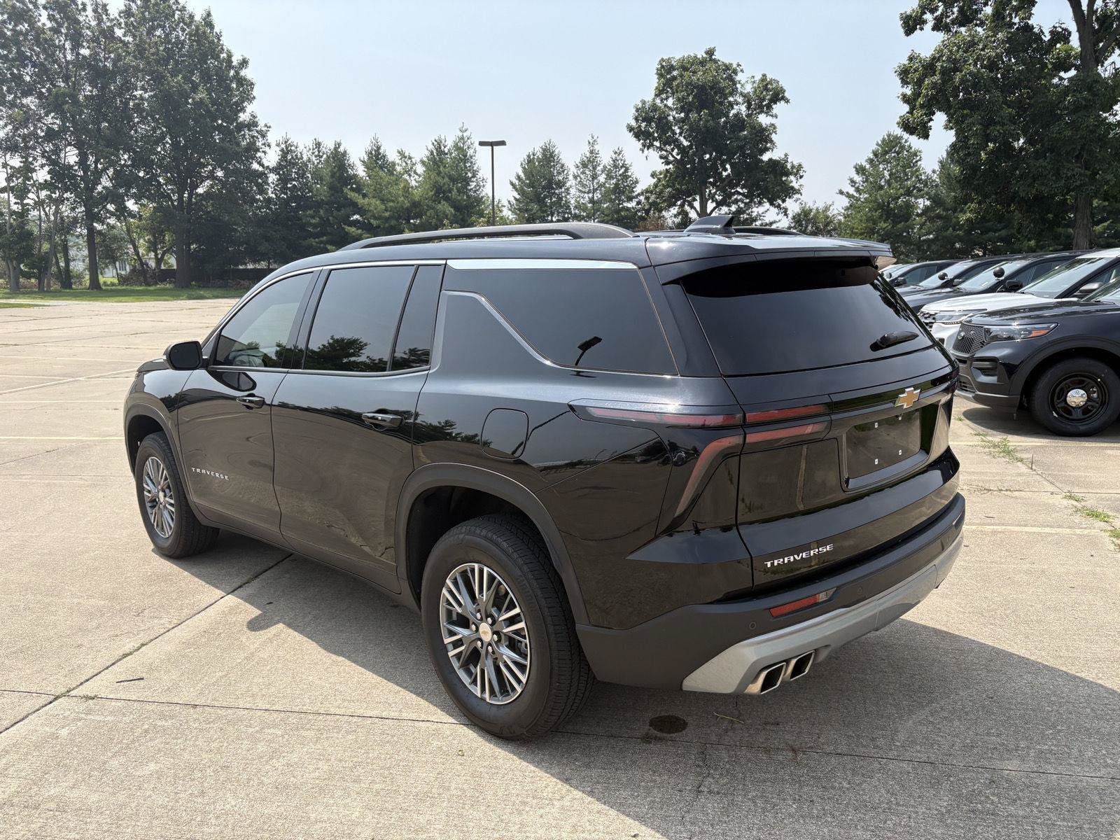 Used 2025 Chevrolet Traverse LT FWD image 24