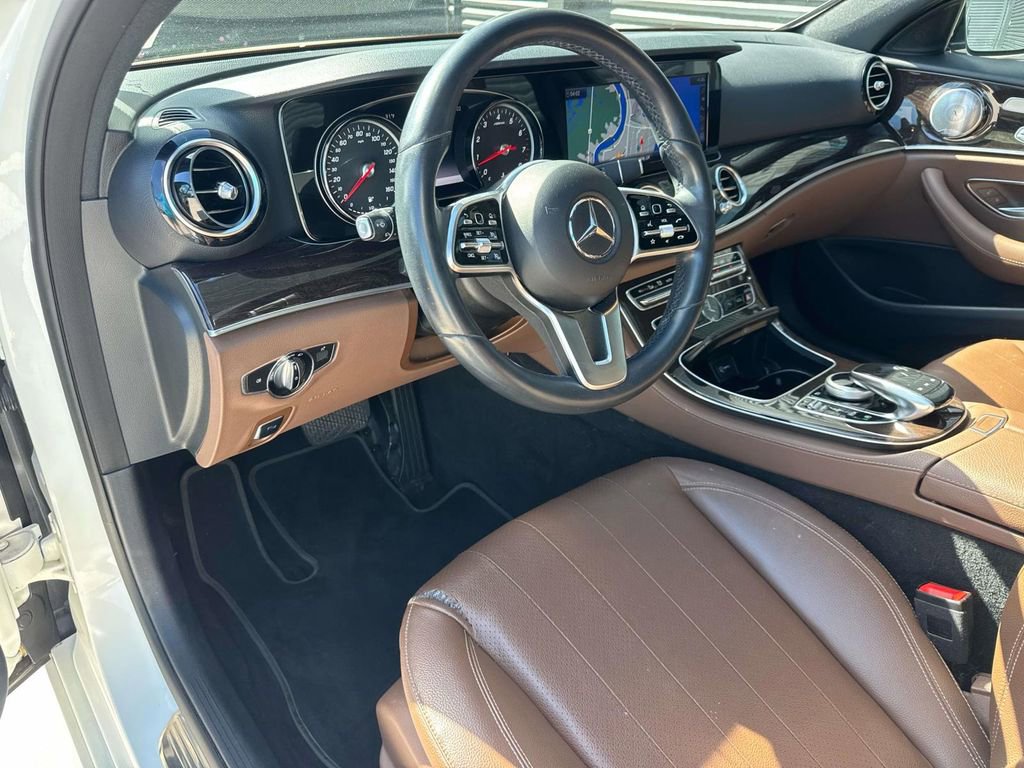 Used 2019 Mercedes-Benz E 300 image 4