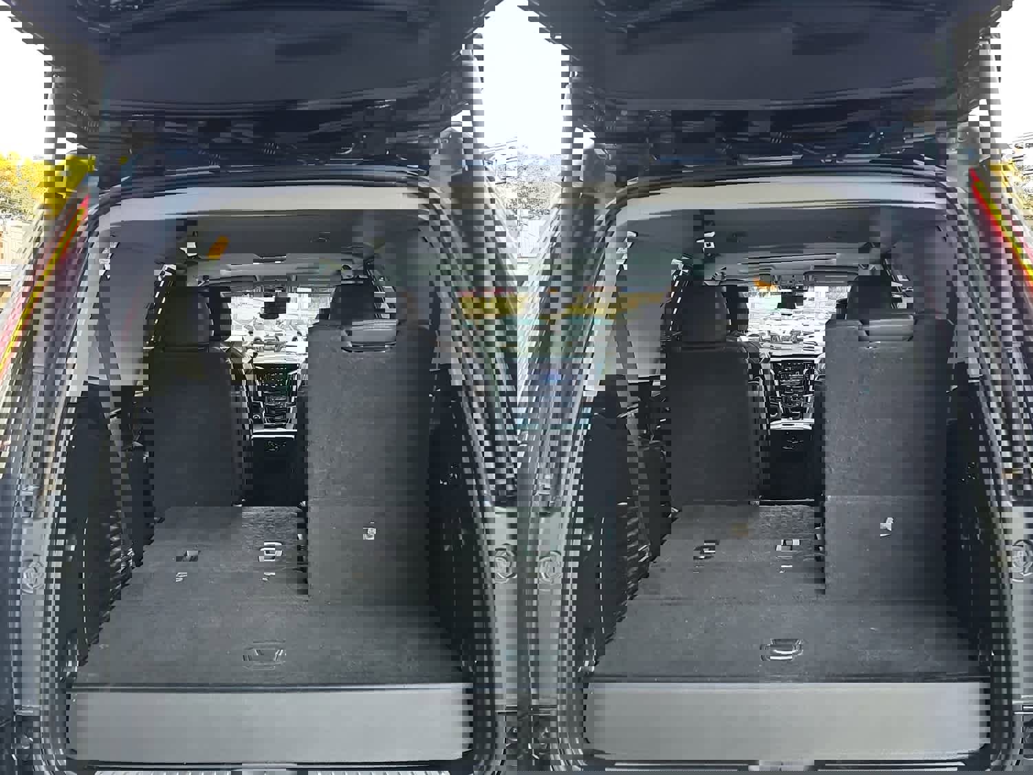 Used 2019 Cadillac Escalade Luxury w/ Escalade Sport Edition image 32