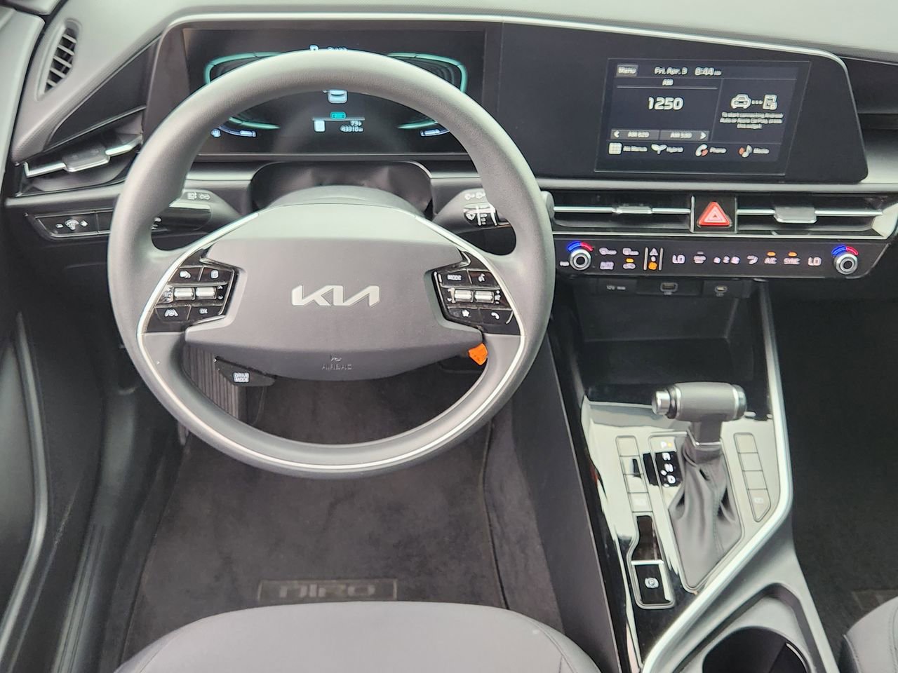 Used 2023 Kia Niro LX image 24