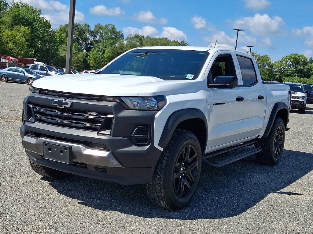 Used 2024 Chevrolet Colorado Trail Boss w/ Technology Package AWD/4WD image 5