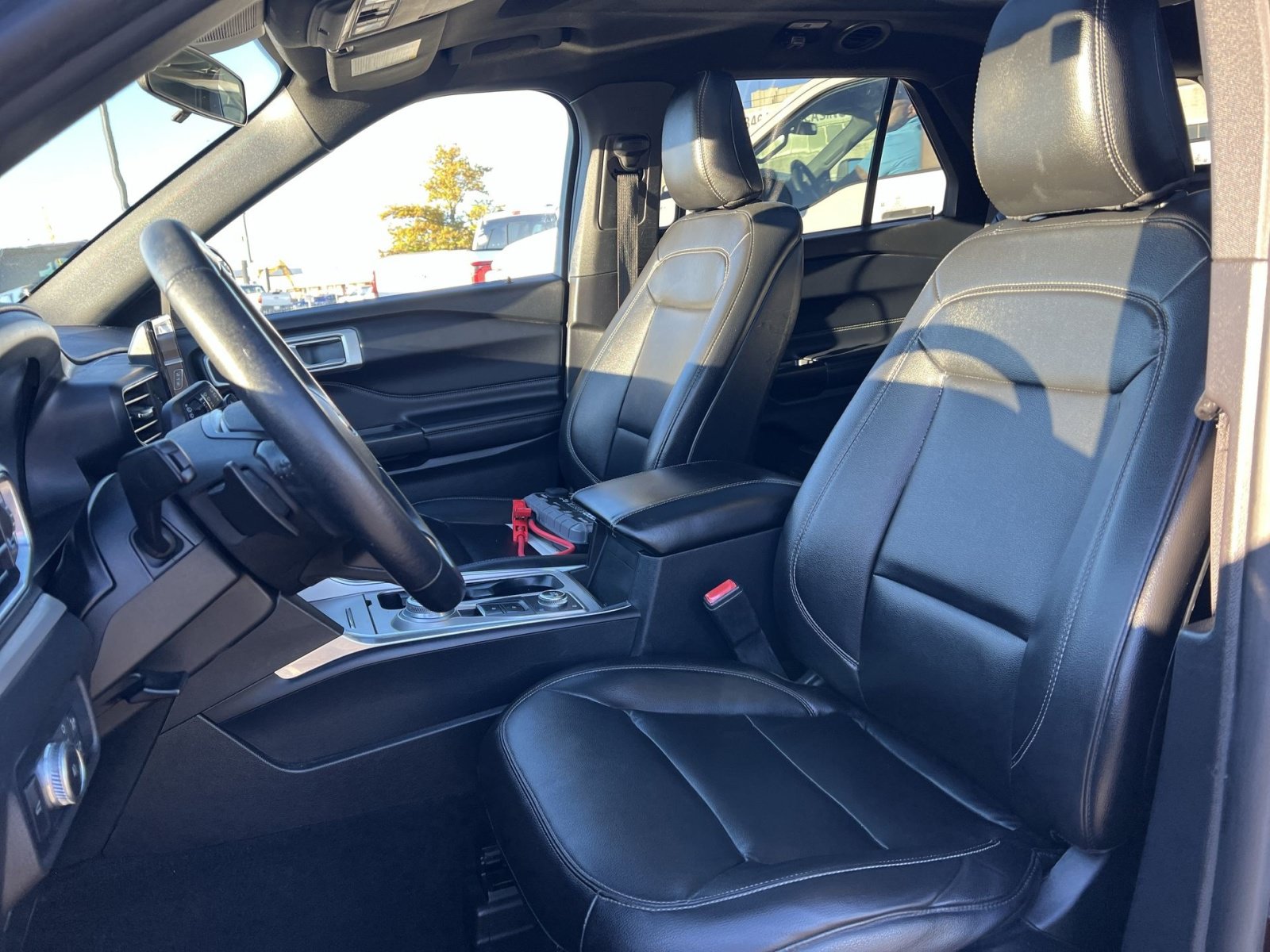Used 2020 Ford Explorer XLT w/ Equipment Group 202A AWD/4WD image 21