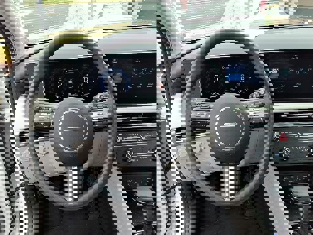 Used 2025 Hyundai Tucson SE image 21