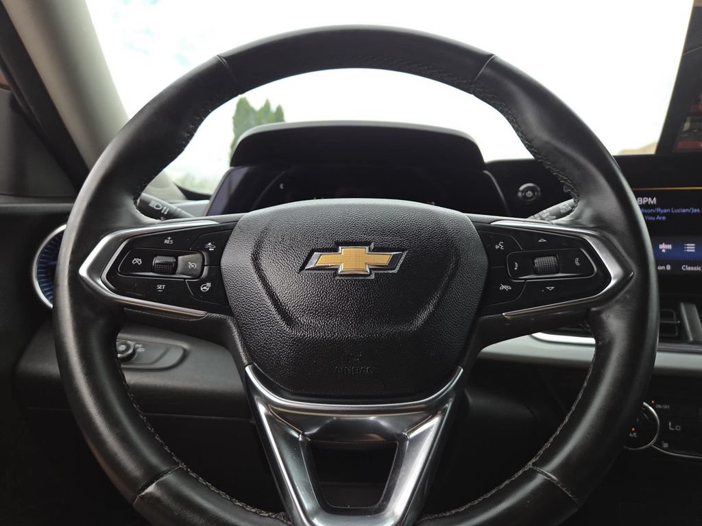 Used 2025 Chevrolet Trax LT w/ Driver Confidence Package FWD image 22