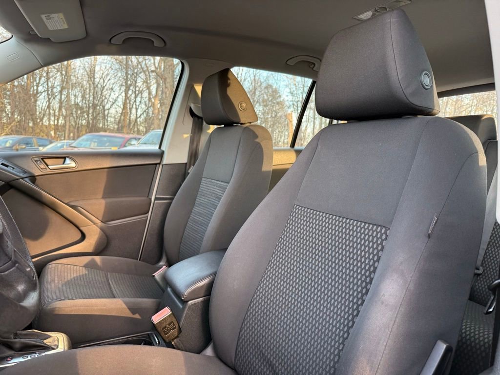 Used 2011 Volkswagen Tiguan S image 14