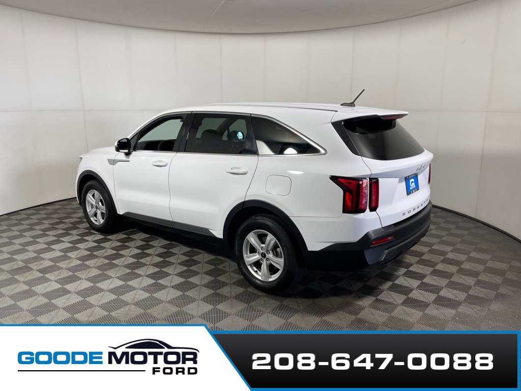 Used 2022 Kia Sorento LX image 5