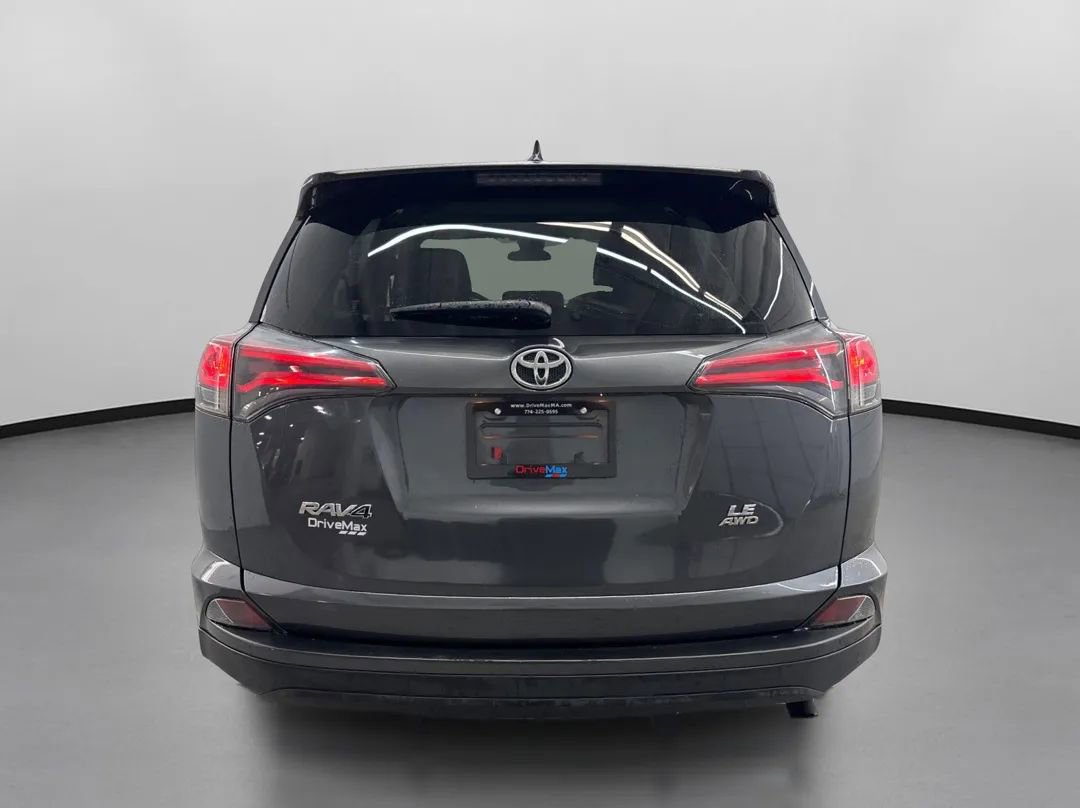 Used 2018 Toyota RAV4 LE image 8