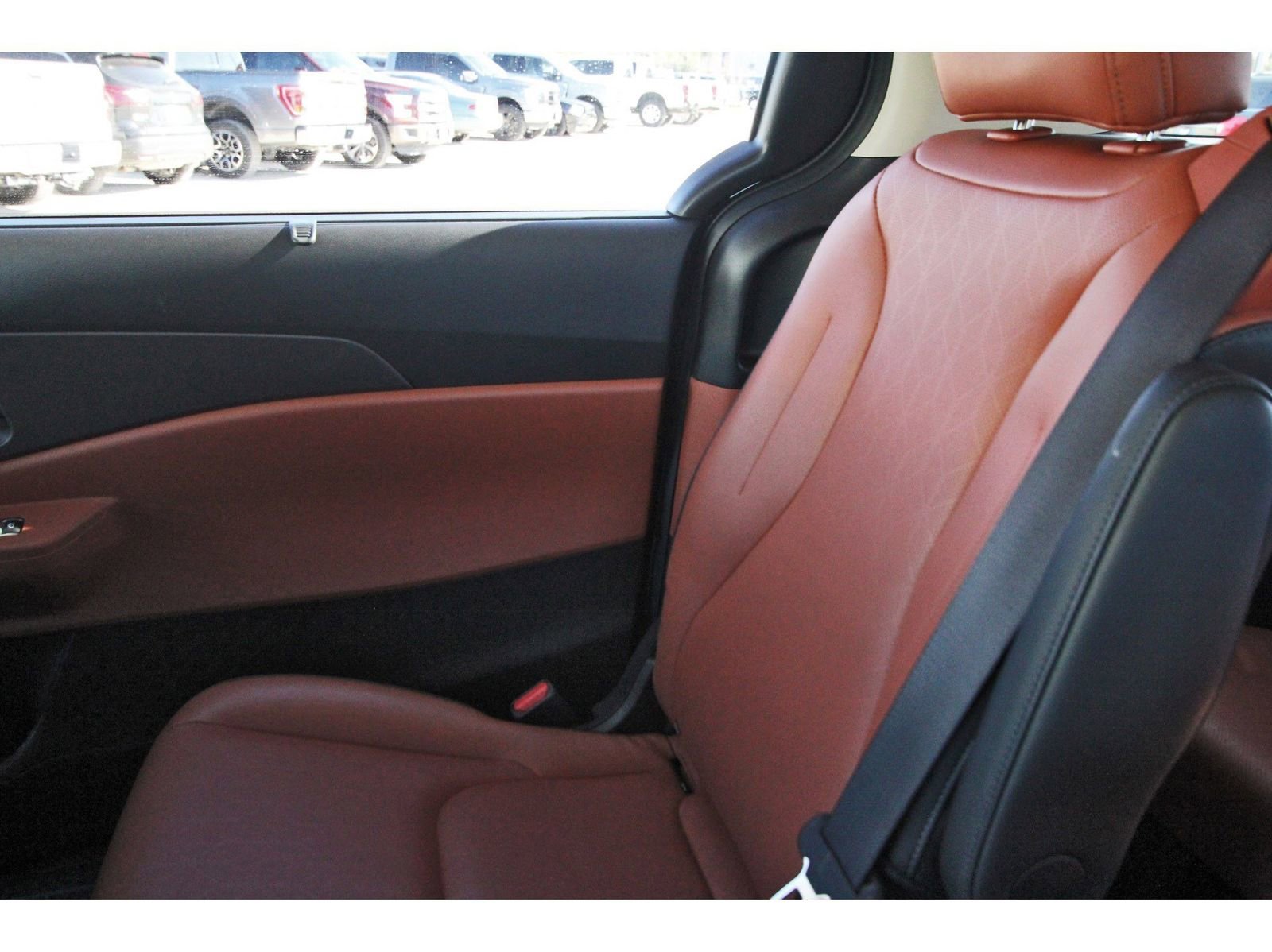 Used 2025 Kia Carnival EX image 14