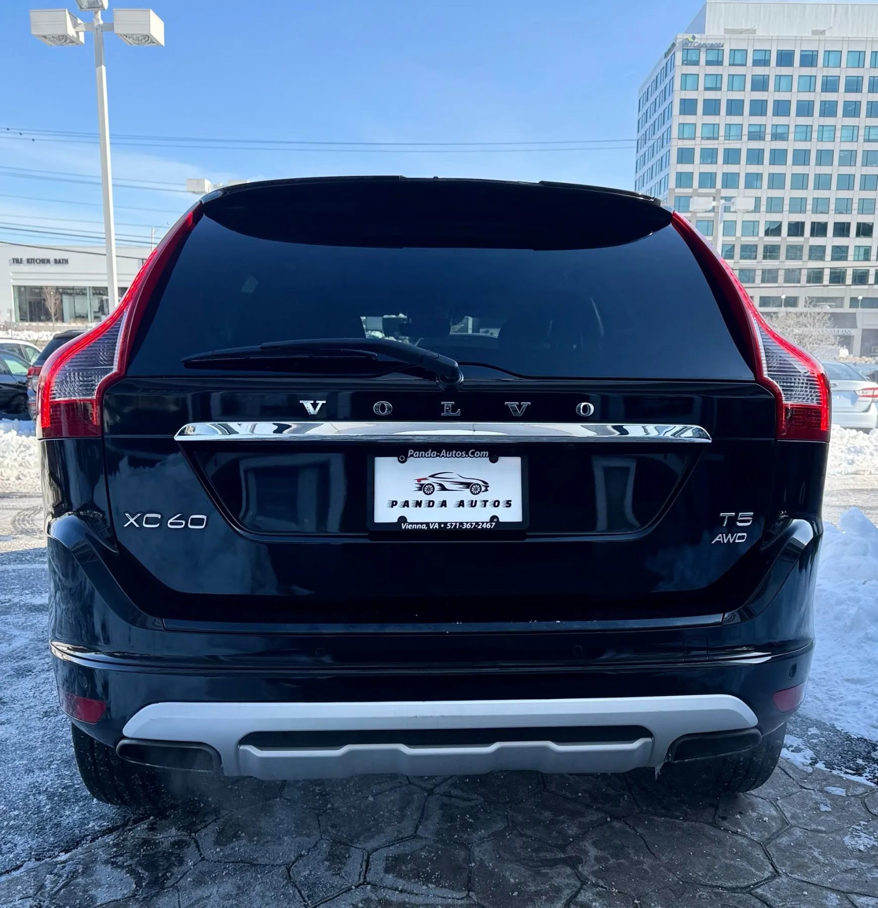Used 2017 Volvo XC60 T5 Dynamic w/ Preferred Option Package image 6