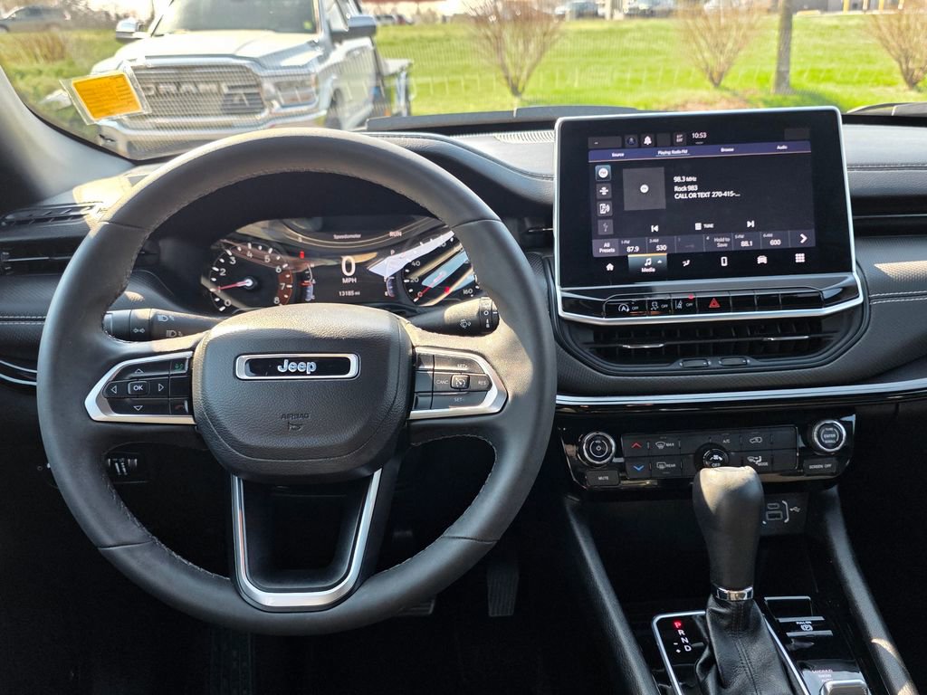 Used 2023 Jeep Compass Latitude AWD/4WD image 33