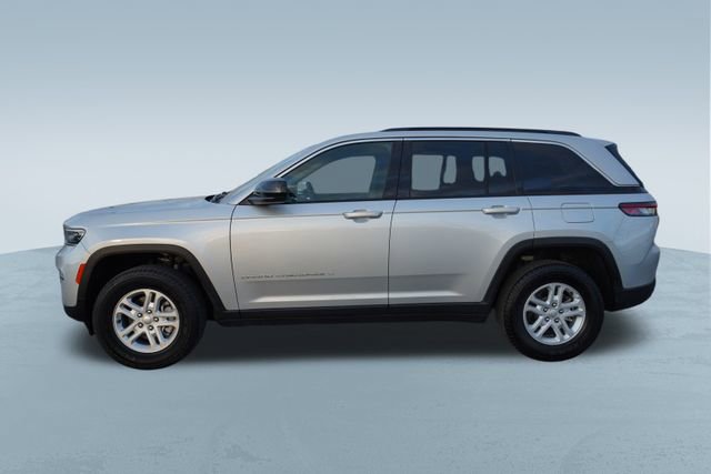 Used 2025 Jeep Grand Cherokee Laredo w/ Luxury Tech Group I image 4