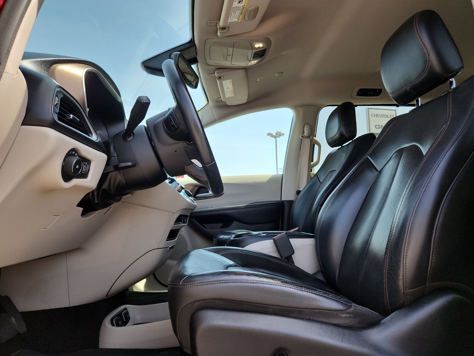 Used 2018 Chrysler Pacifica Touring-L FWD image 12