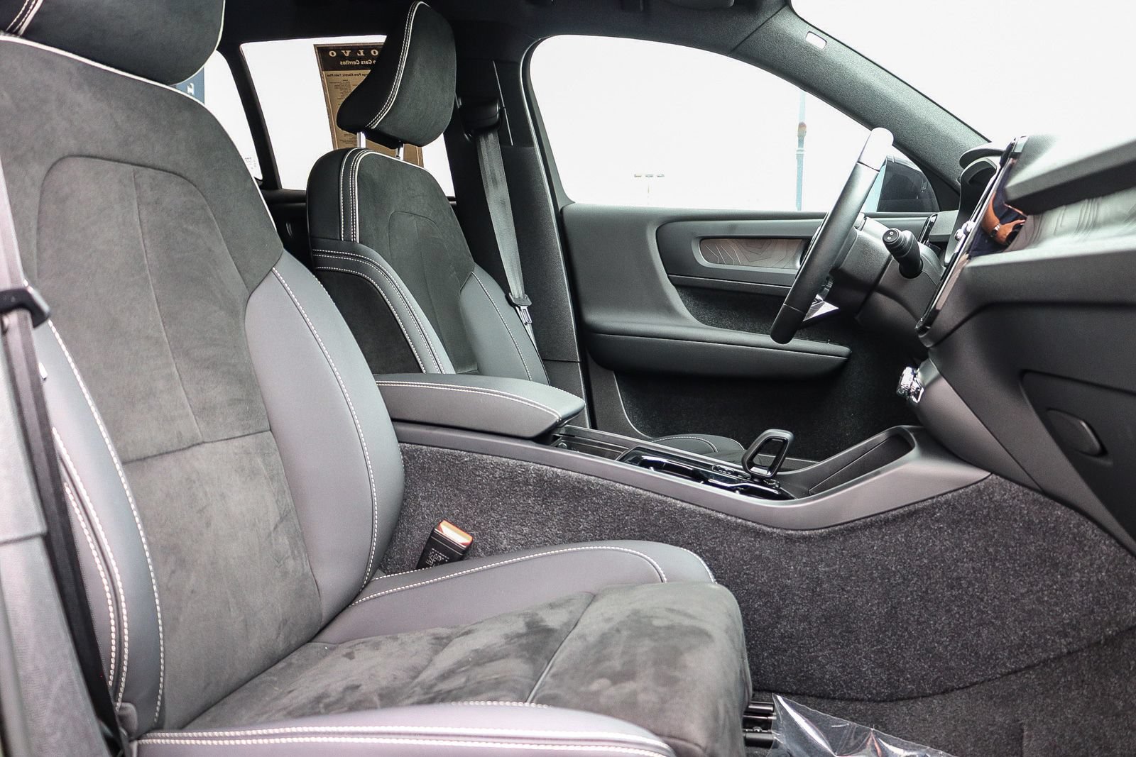 Used 2023 Volvo XC40 Recharge Plus AWD/4WD image 17