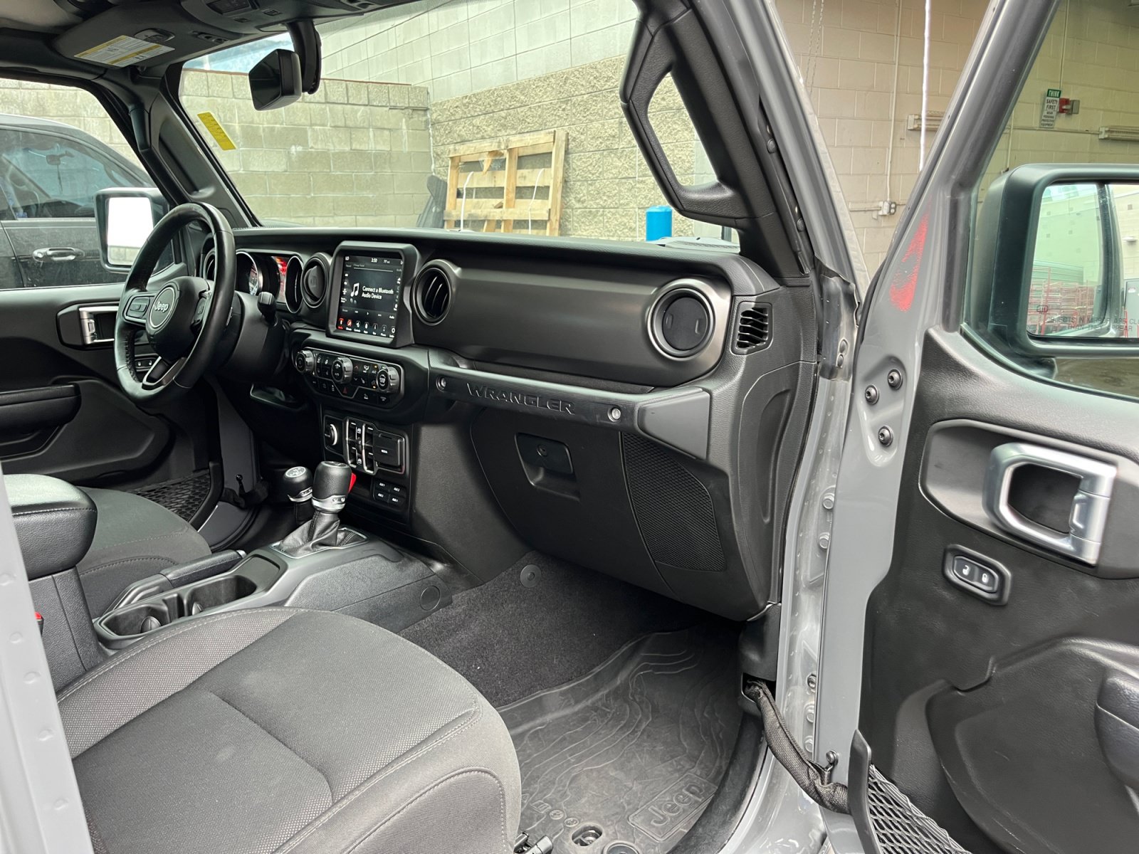 Used 2023 Jeep Wrangler Unlimited w/ Cold Weather Group AWD/4WD image 28