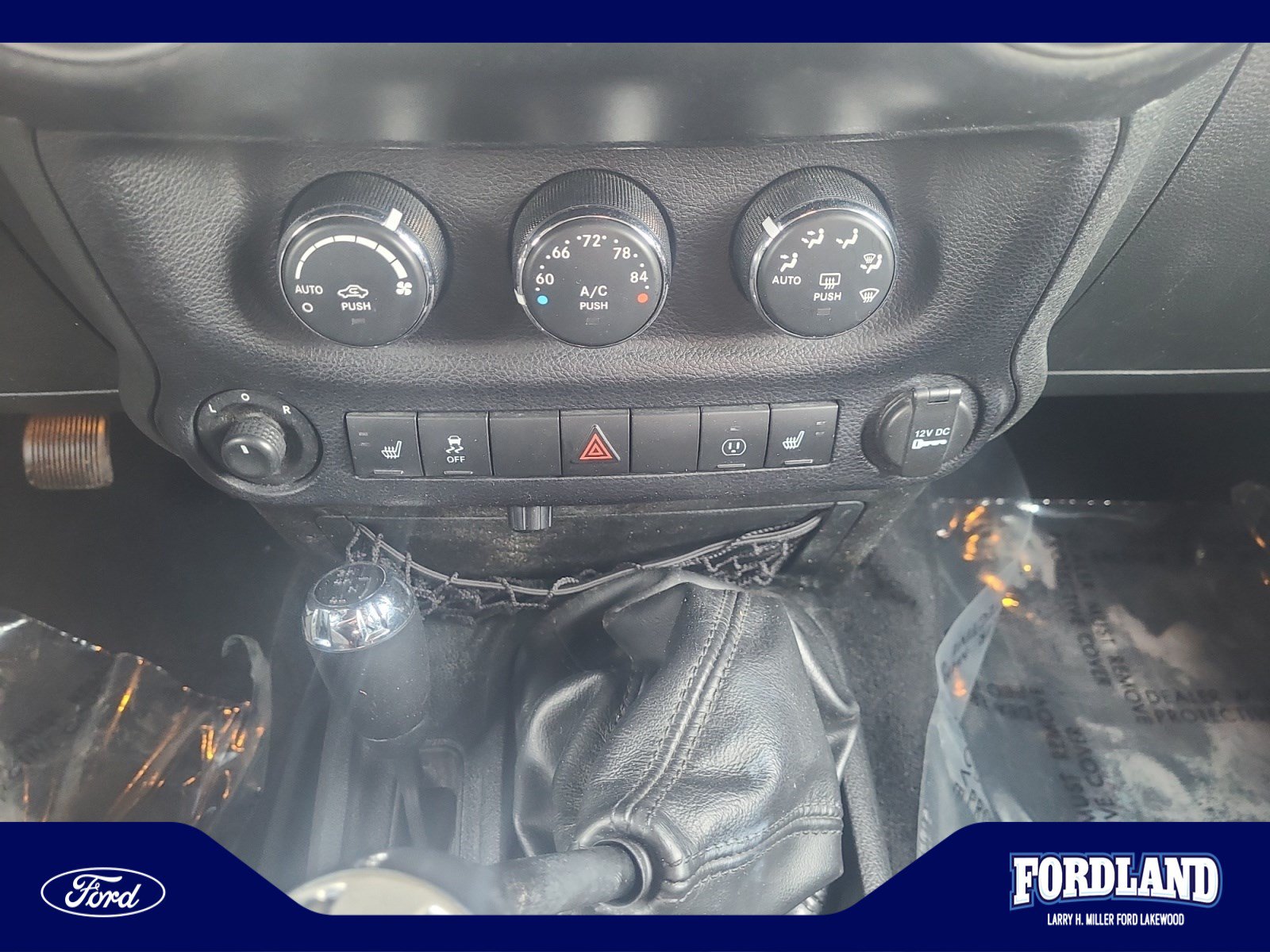 Used 2015 Jeep Wrangler Unlimited Rubicon w/ Dual Top Group AWD/4WD image 30