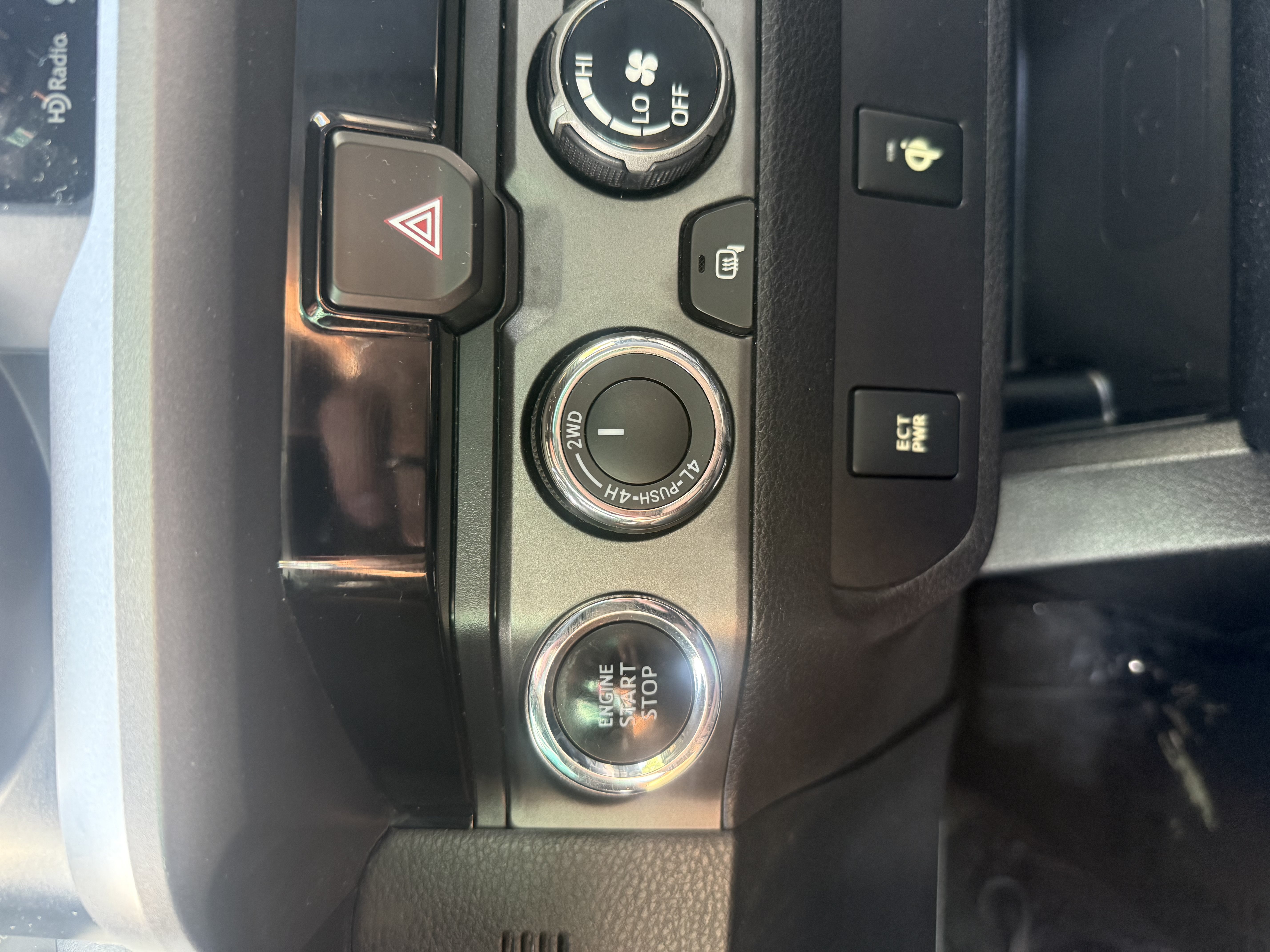 Used 2017 Toyota Tacoma TRD Sport w/ Tow Package (A/T) AWD/4WD image 16