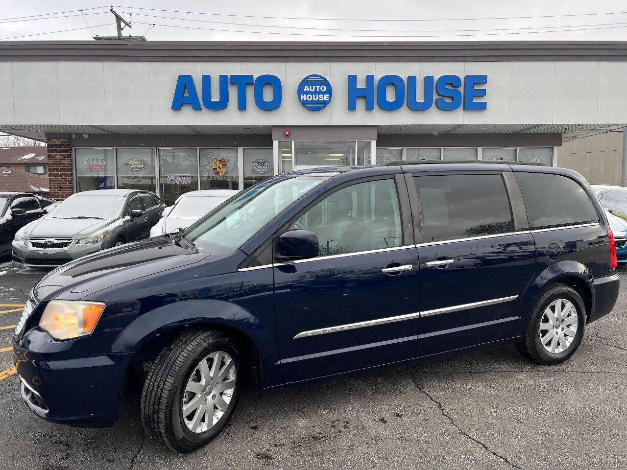 Used 2015 Chrysler Town & Country Touring w/ Driver Convenience Group image 7