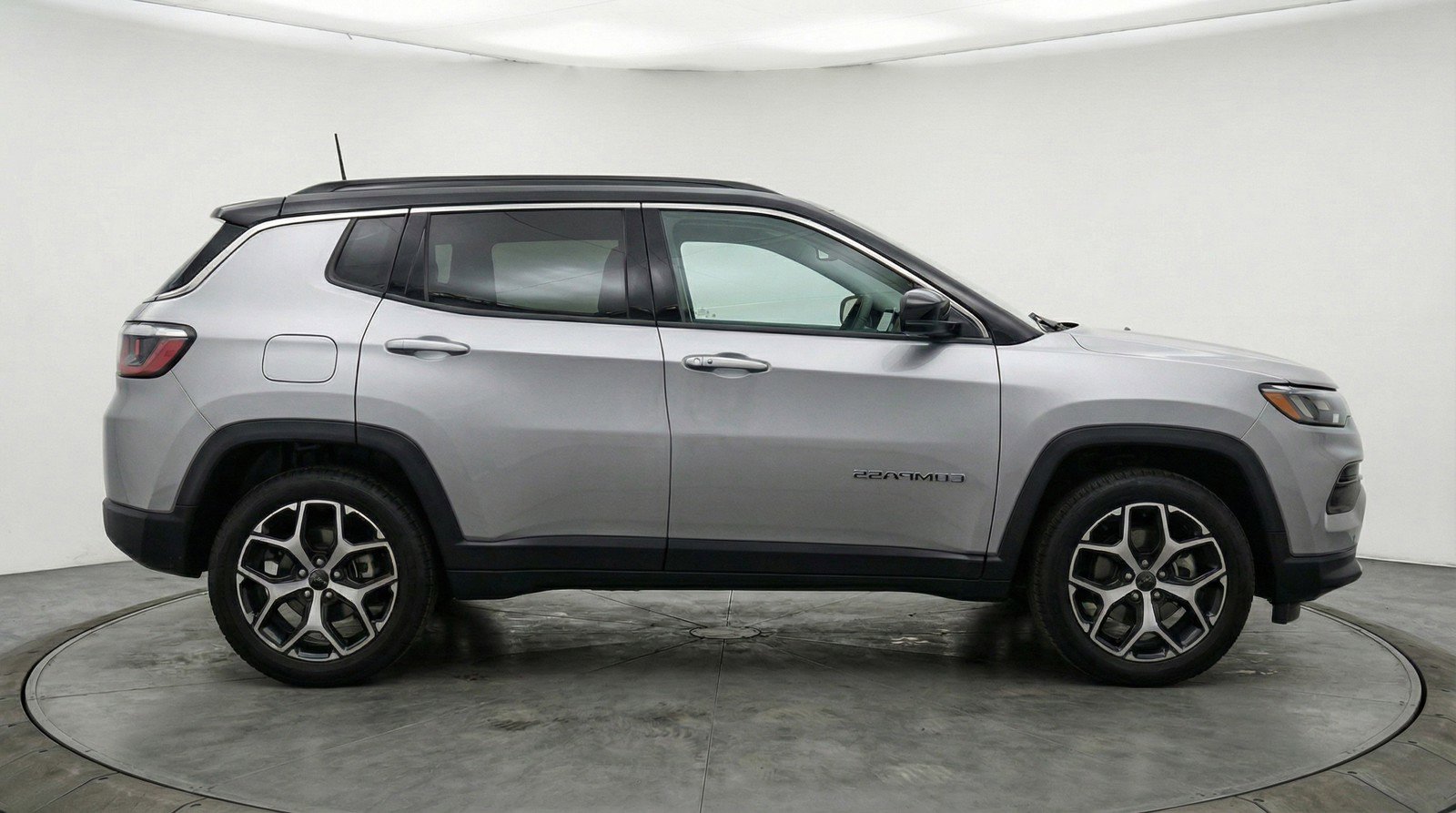 Used 2025 Jeep Compass Limited AWD/4WD image 11