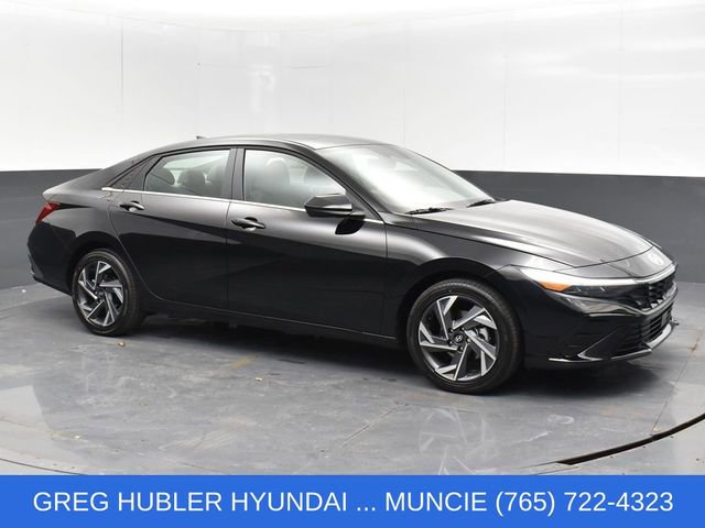 Used 2025 Hyundai Elantra SEL FWD image 3