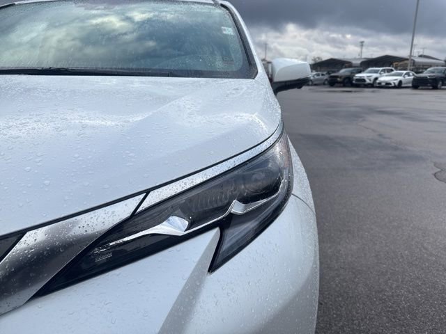 Used 2025 Toyota Sienna Platinum image 9