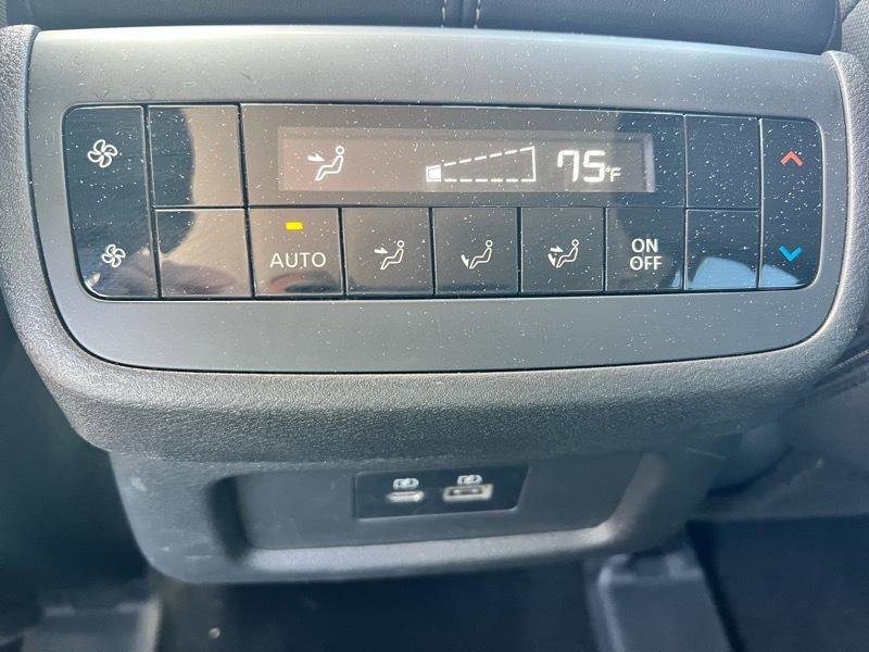 Used 2023 Nissan Pathfinder SV image 17
