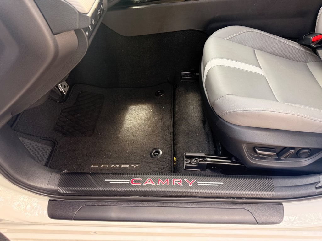 Used 2025 Toyota Camry SE FWD image 11