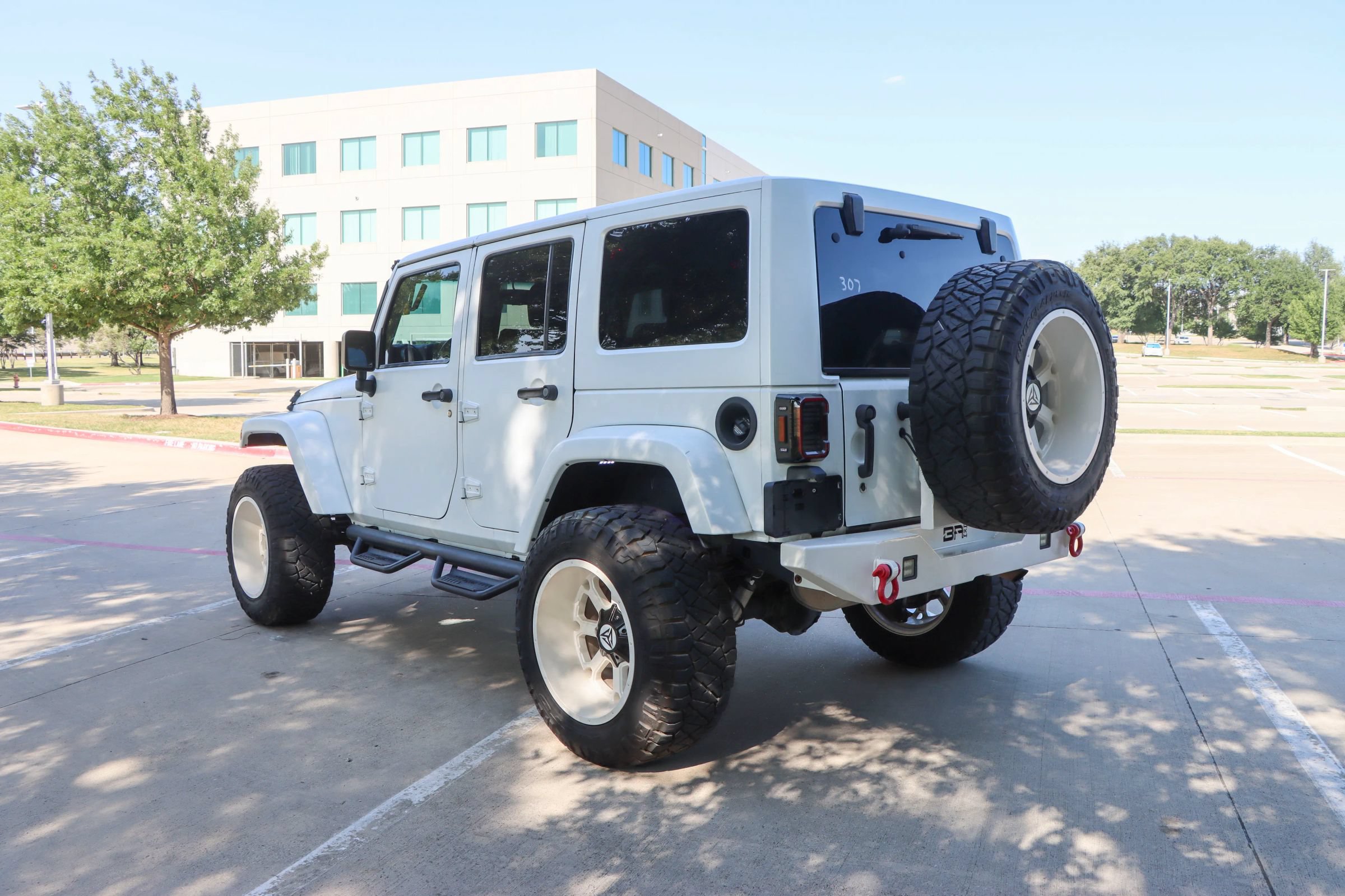 Used 2015 Jeep Wrangler Unlimited Sahara w/ Connectivity Group AWD/4WD image 5