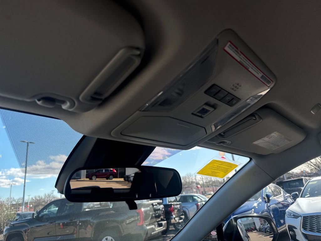 Used 2023 Toyota RAV4 AWD Hybrid image 28