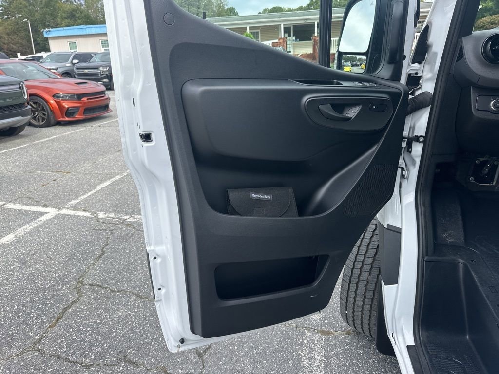 Used 2025 Mercedes-Benz Sprinter 2500 image 21