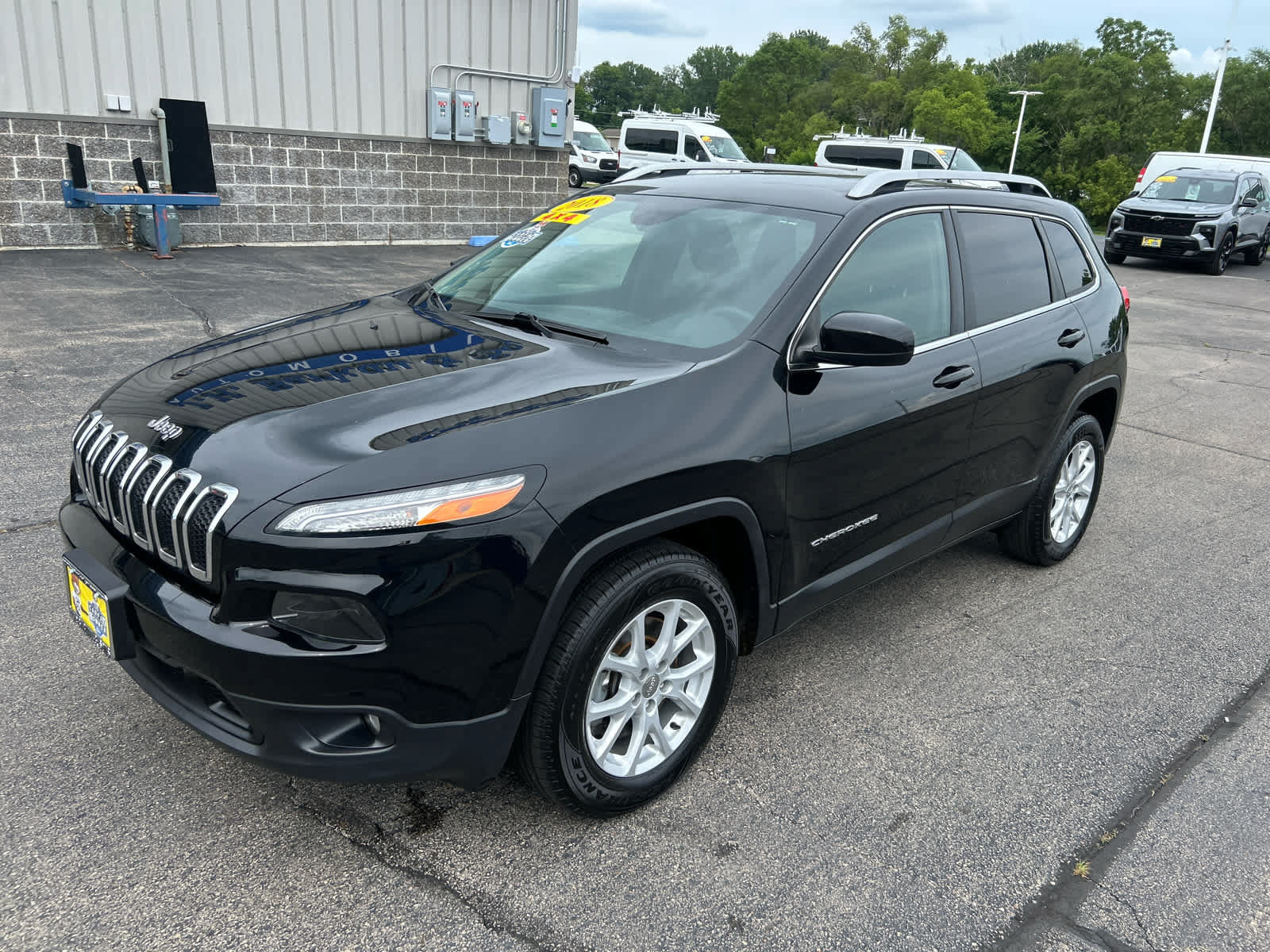 Used 2018 Jeep Cherokee Latitude w/ Safety Group AWD/4WD image 8