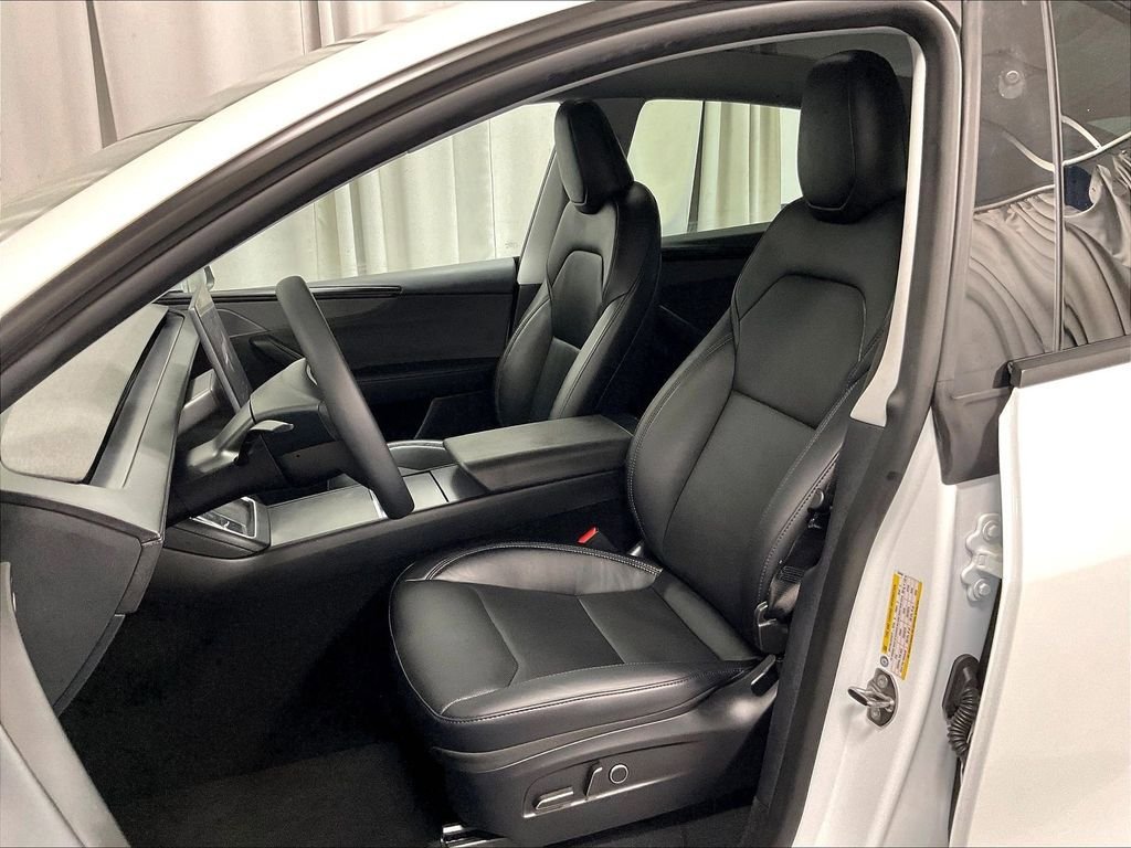 Used 2026 Tesla Model Y AWD image 10