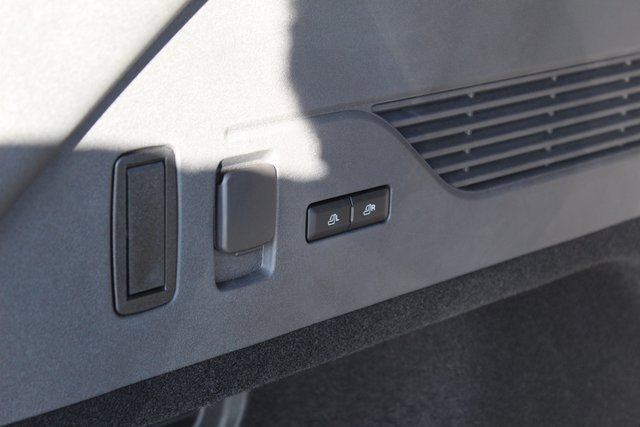 Certified 2024 Lincoln Nautilus Reserve w/ Equipment Group 202A image 6