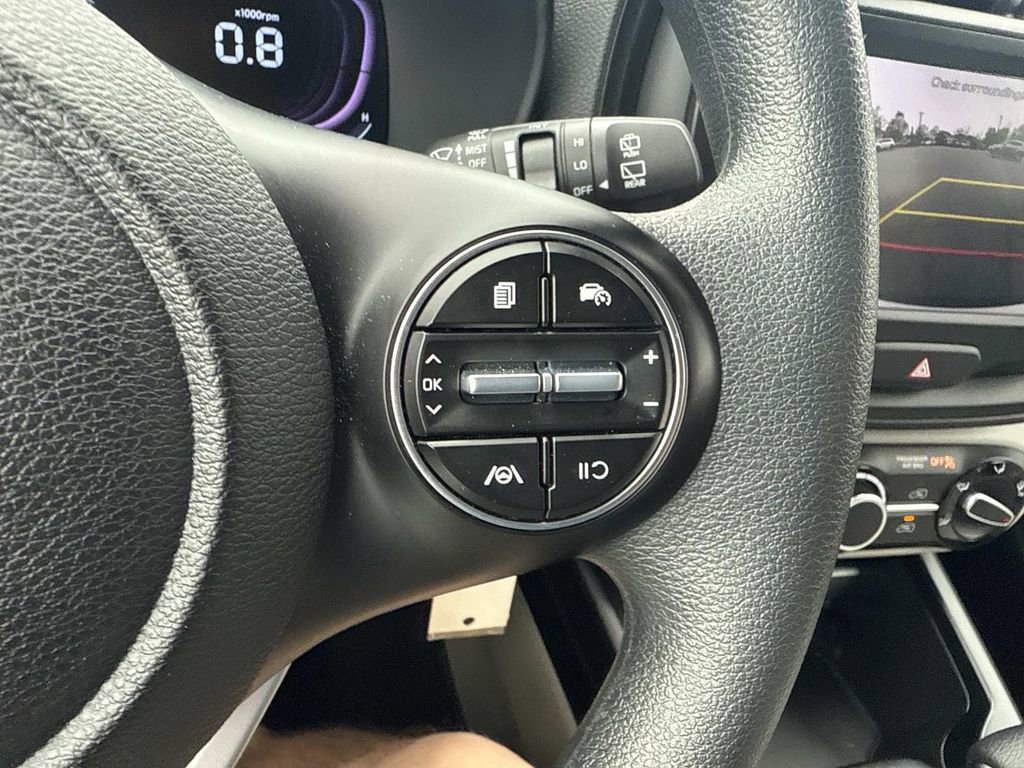 Used 2025 Kia Soul LX w/ LX Technology Package FWD image 28