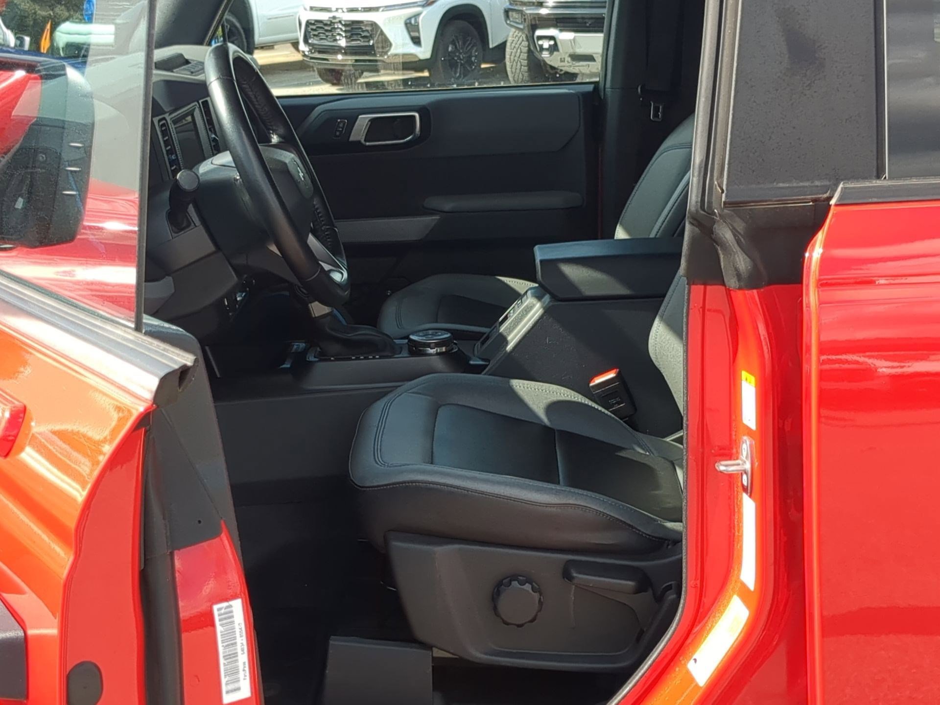 Used 2023 Ford Bronco Black Diamond w/ Sasquatch Package image 12