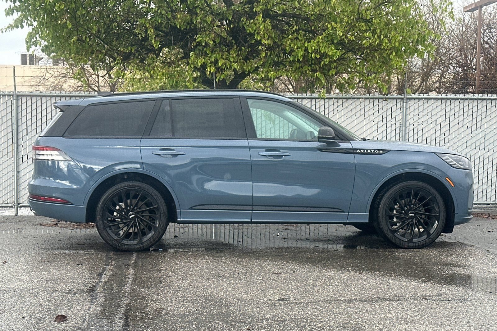 New 2026 Lincoln Aviator Reserve w/ Jet Appearance Package RWD image 3