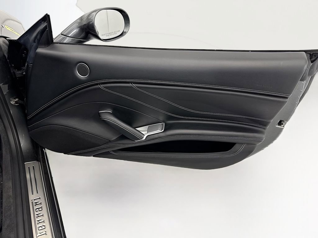 Used 2015 Ferrari California T RWD image 31