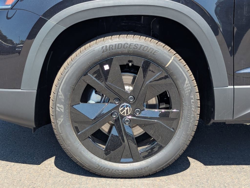 New 2026 Volkswagen Taos SE FWD image 38