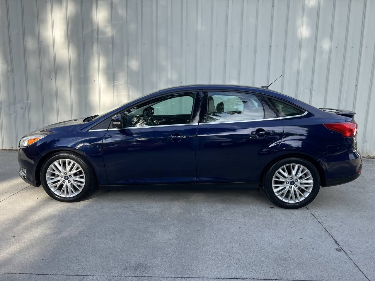 Used 2017 Ford Focus Titanium FWD image 7