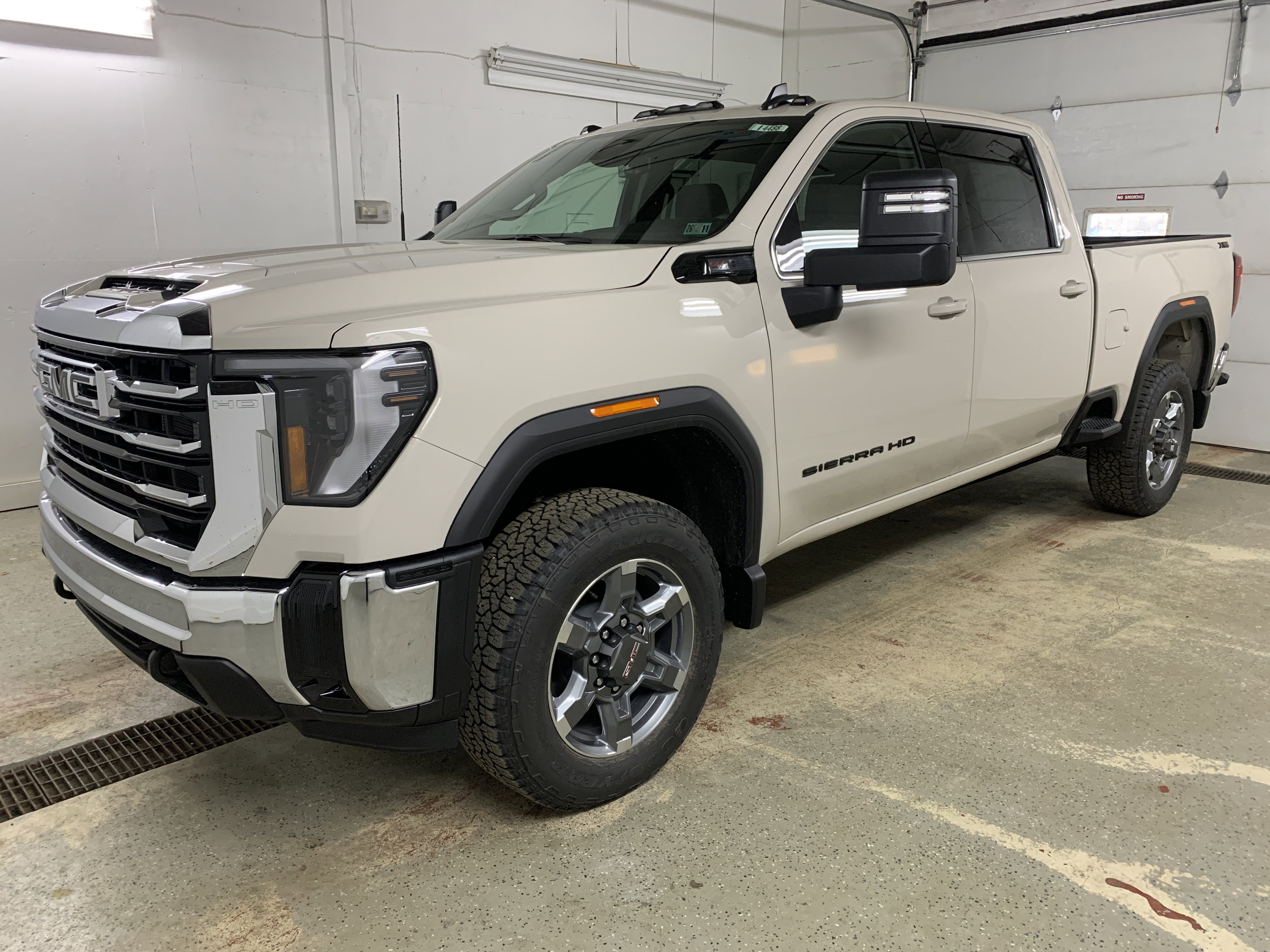 New 2026 GMC Sierra 2500 SLE image 3