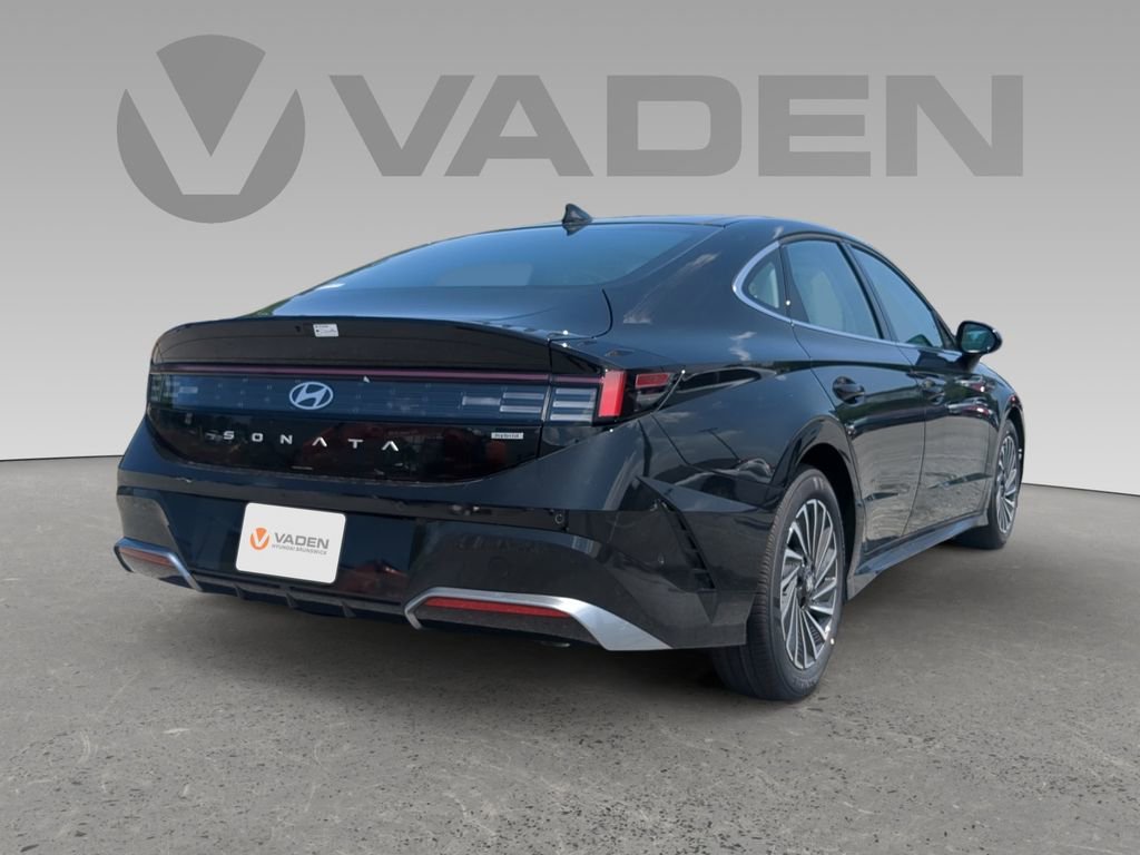 New 2025 Hyundai Sonata Limited image 9