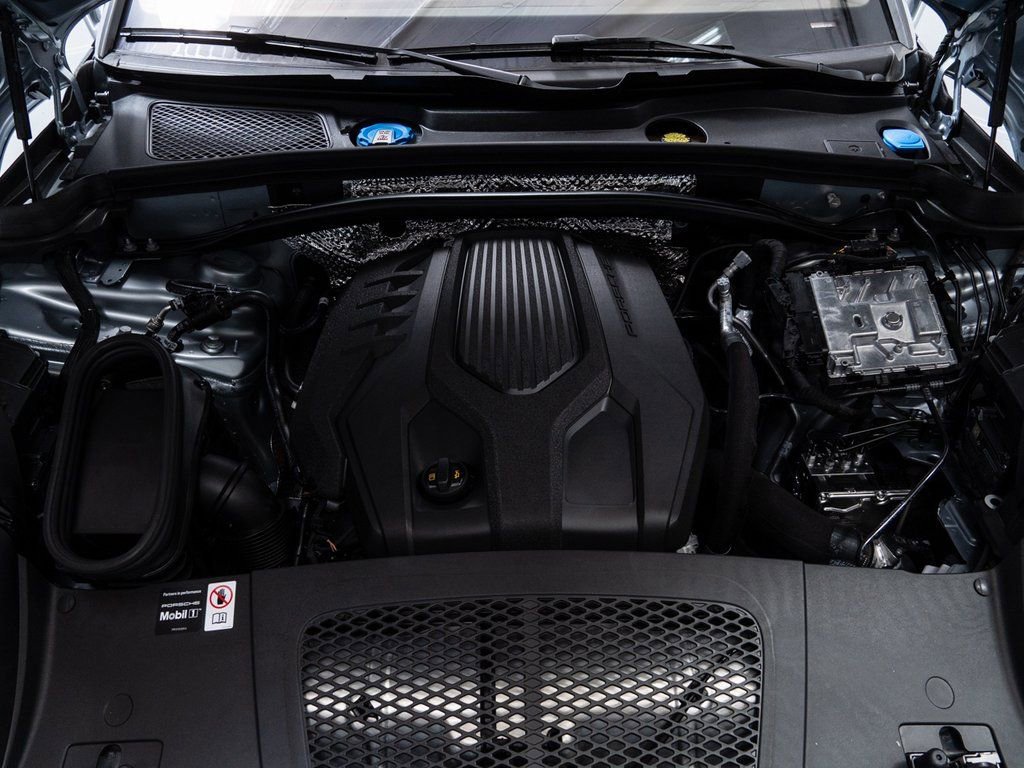 Used 2025 Porsche Macan image 28