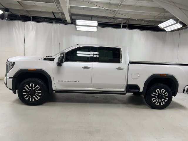 Used 2024 GMC Sierra 2500 Denali Ultimate AWD/4WD image 8