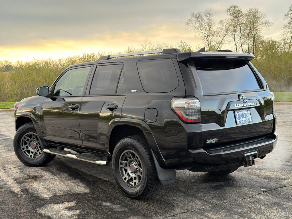 Used 2020 Toyota 4Runner SR5 Premium AWD/4WD image 2