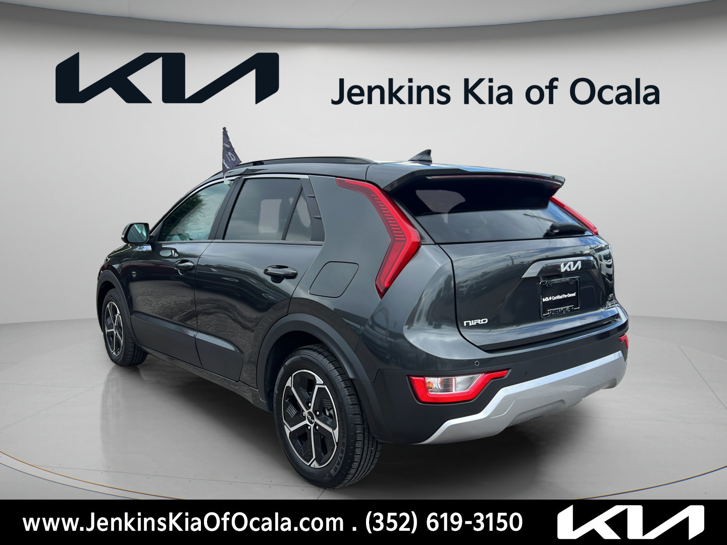 Used 2024 Kia Niro EX FWD image 5