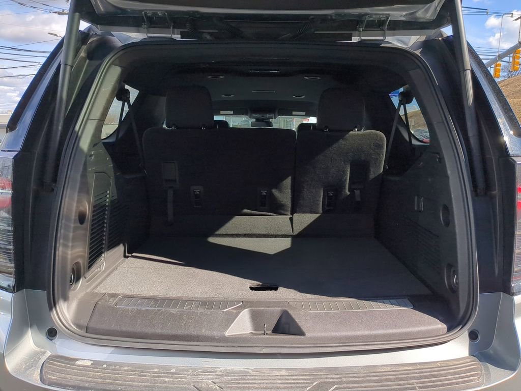 Used 2025 Chevrolet Suburban Z71 image 29