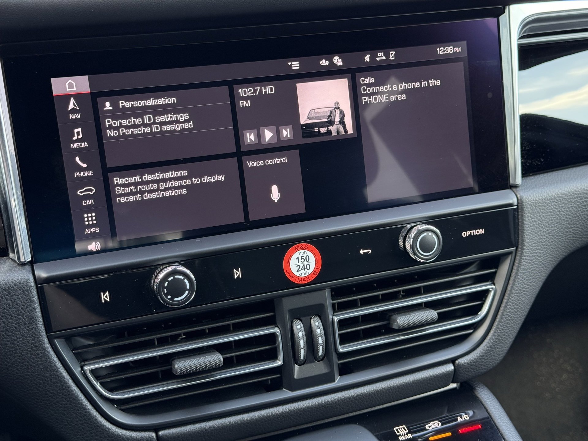 Used 2025 Porsche Macan image 19